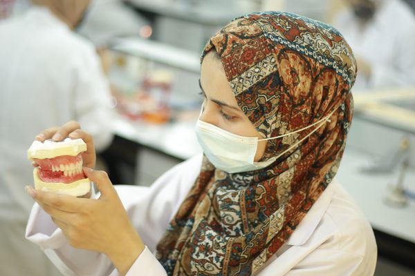 كلية طب الأسنان - جامعة فلسطين